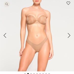 SKIMS ULTIMATE
STRAPLESS PUSH-UP BRA NWT clay